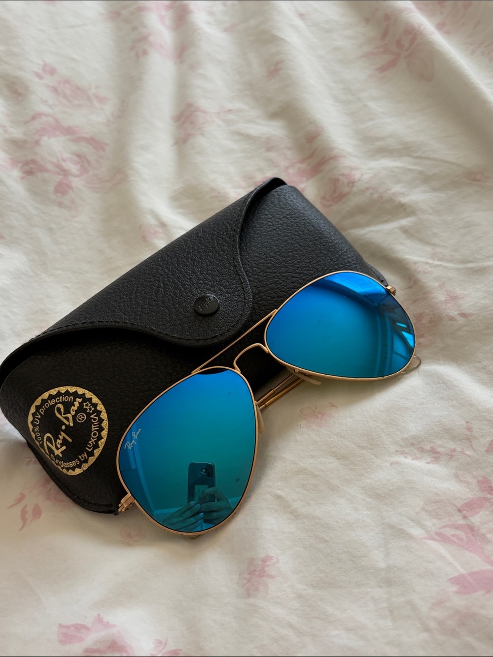 Blue reflective Ray-Bans